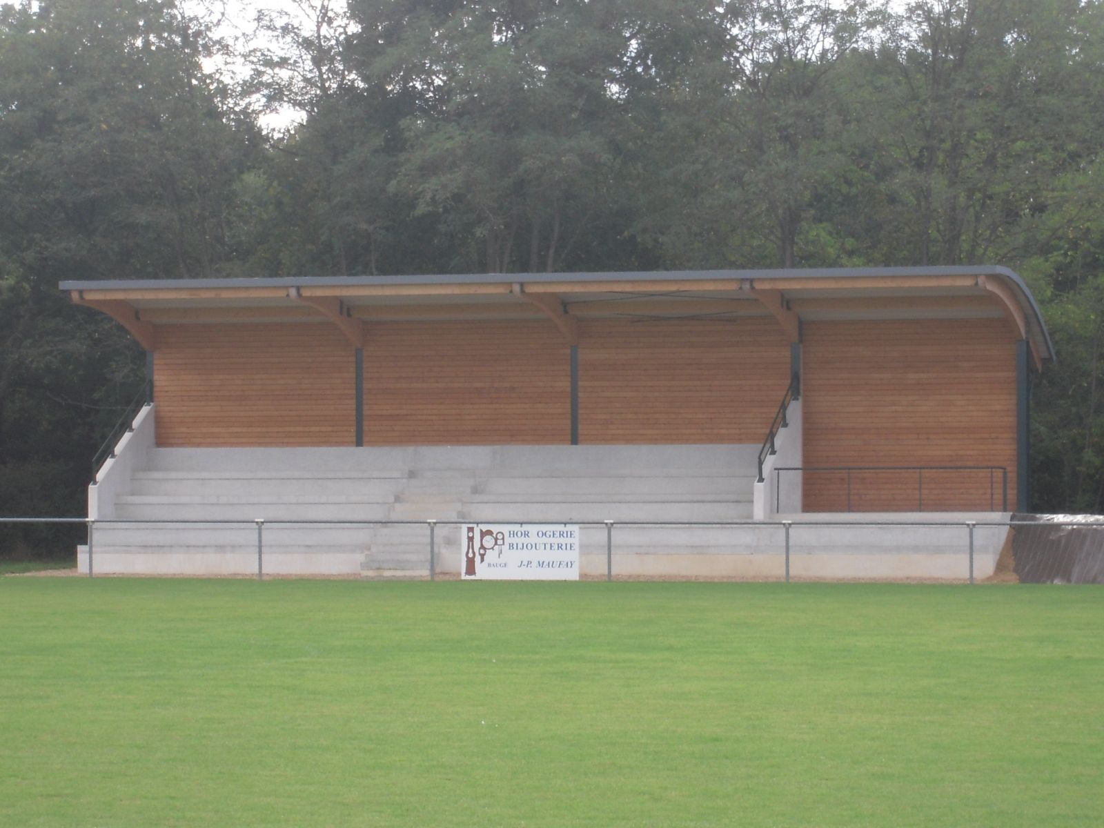 Charpente traditionnelle neuve - Tribune stade