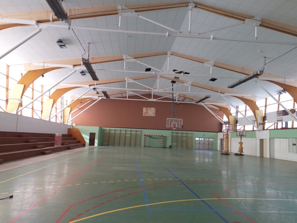 Charpente bois métal d'une salle de sport